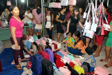 Chợ đêm đầu tiên phục vụ du khách ở Phan Thiết